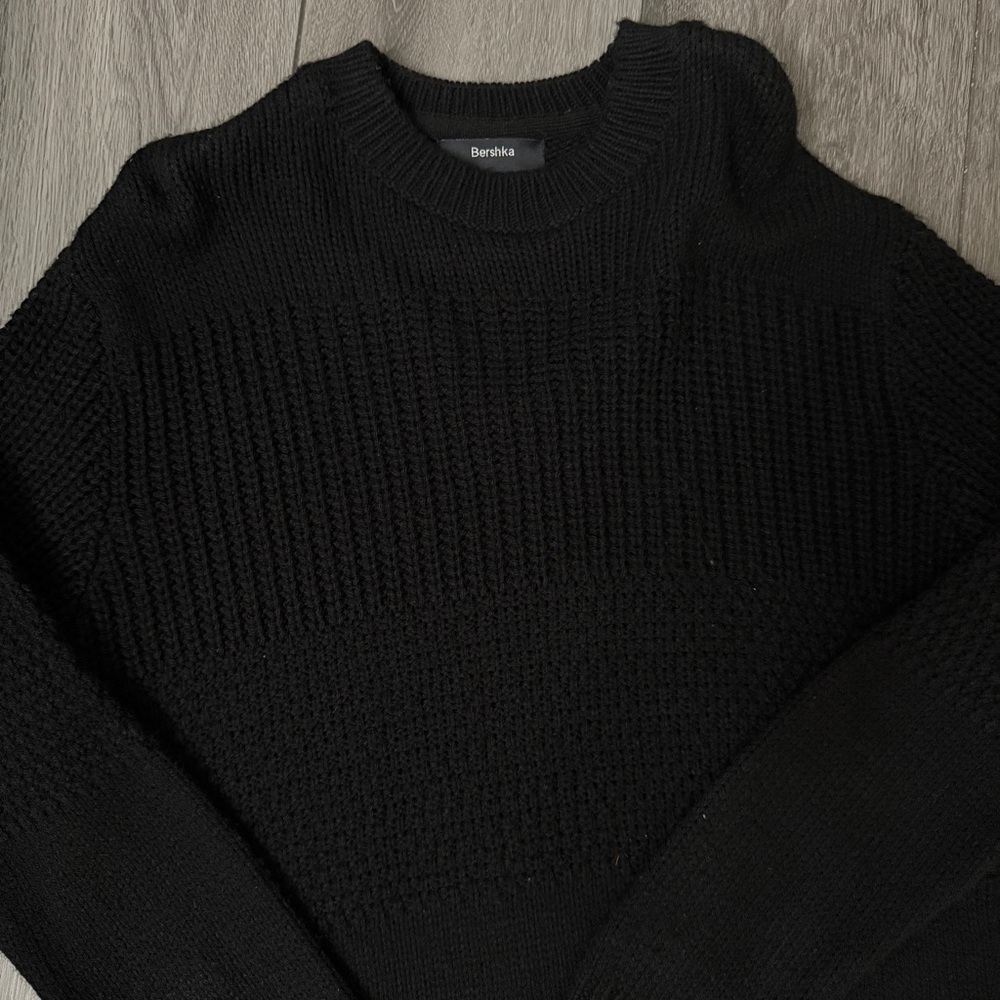 Bershka Men's Classic Black Crewneck Sweater